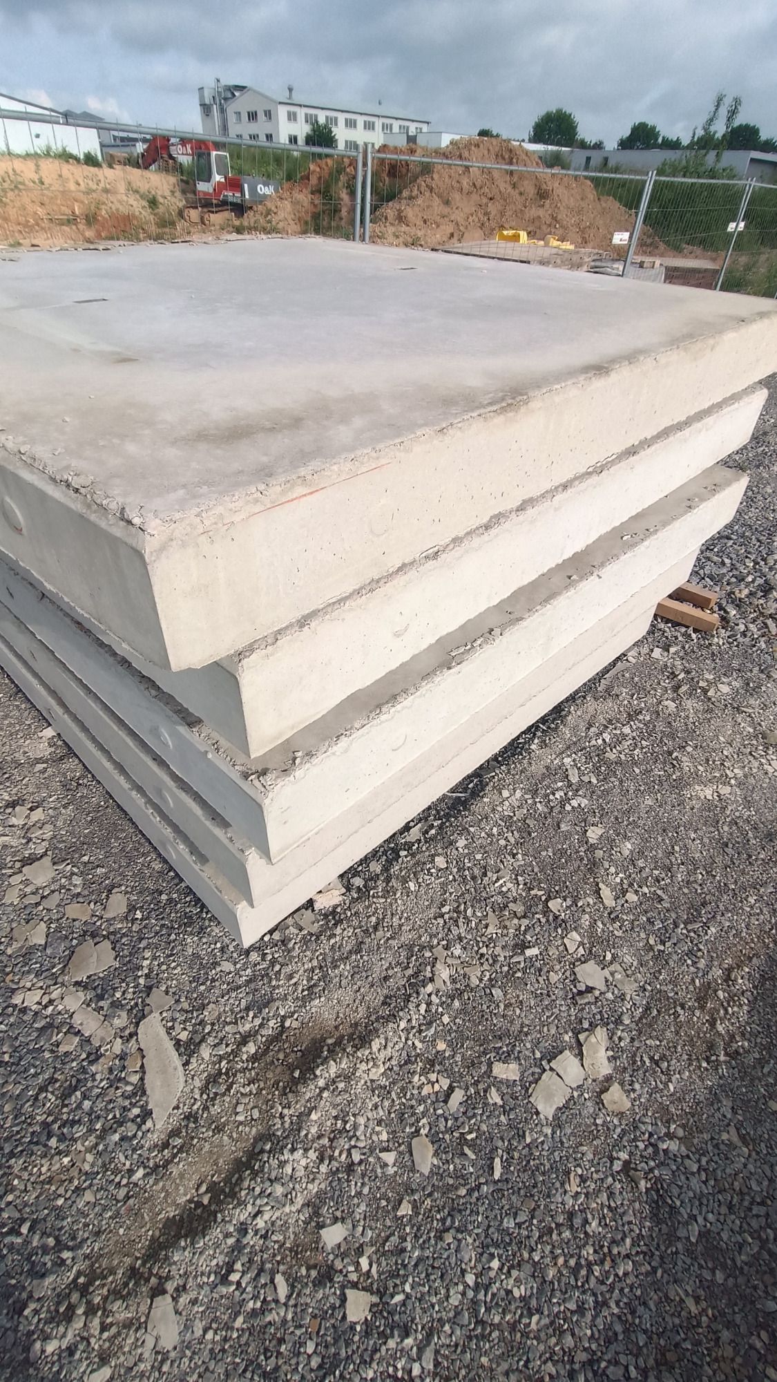 Betonplatten der solide Untergrund von Beton2go